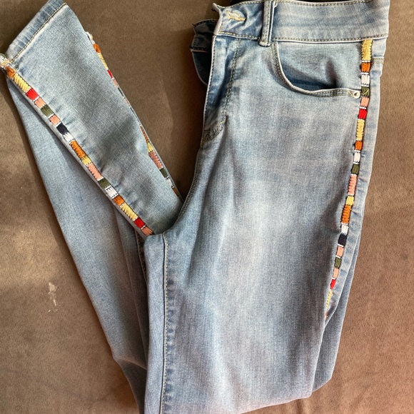 Knox Rose Denim - Knox Rose multicolored embroidered seam jeans